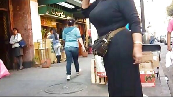 Asian Milf Zazakely mahazo kapohina amin'ny bandy roa tandroka