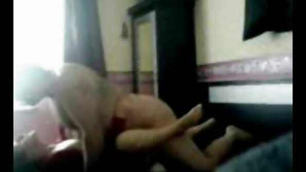 Vehivavy blonde matotra amin'ny mora mamitaka mpanotra tsara tarehy