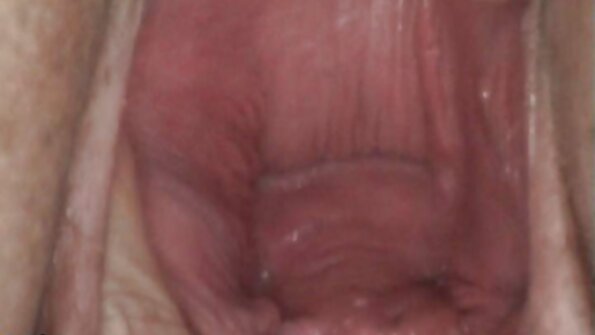 Vehivavy roa no mampiasa tady eo amin'ny sehatra kinky amin'ny tsirairay