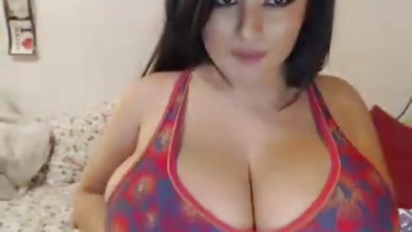 Mizara akoho lehibe i Squirter sy ny namany mainty hoditra