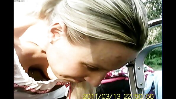 Ny blonde iray manana nono sandoka be dia be no mikotrika lalina avy ao aoriana